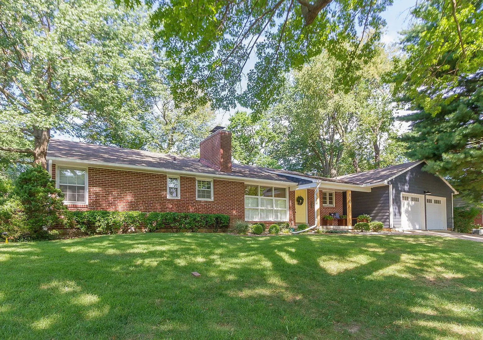Beautiful Leawood Home!! — Photo 2