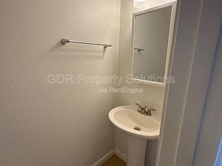 704 Fruit Ave NW — Photo 2