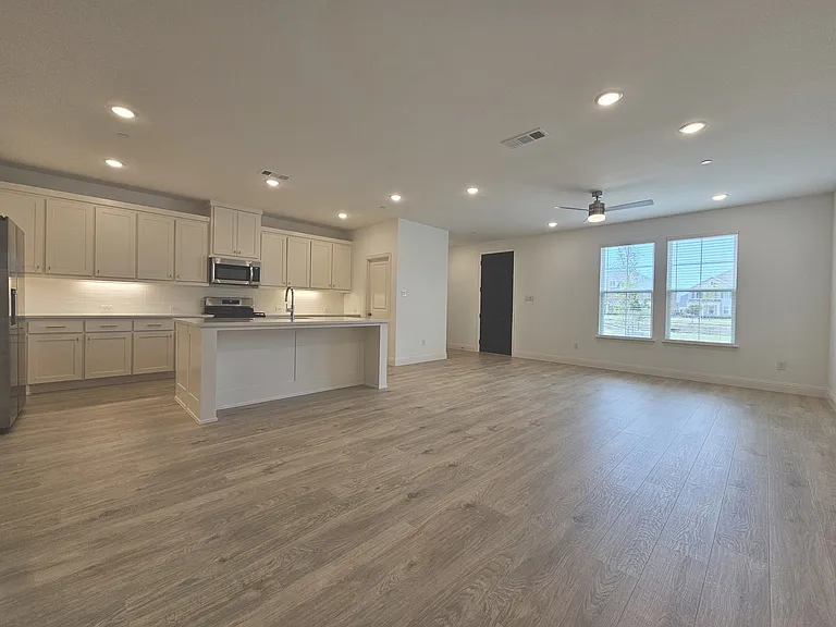 9452 Espalier St — Photo 6