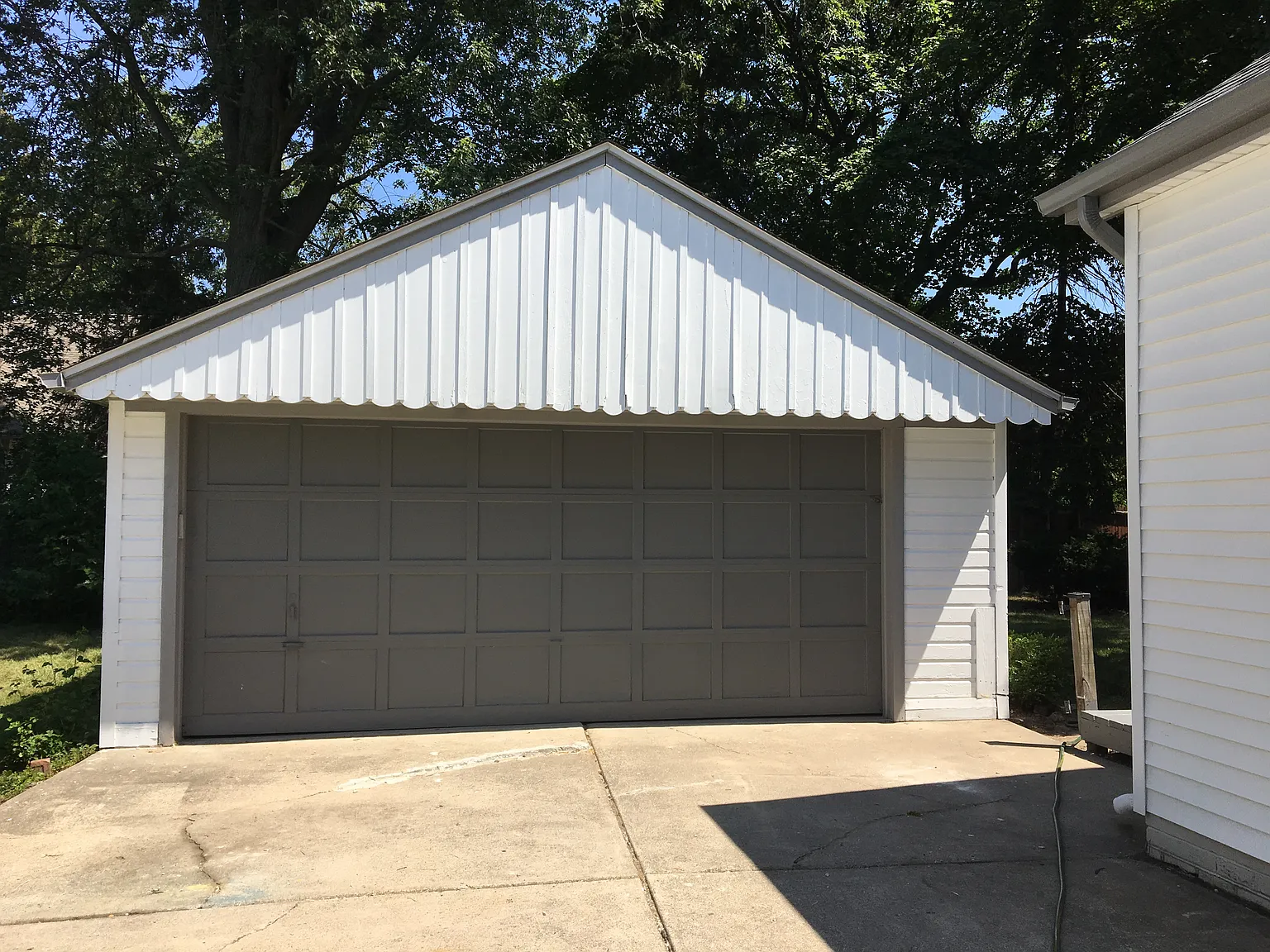 3 bed, 2.5 bath, 1410 sqft, $3,200 — Photo 2