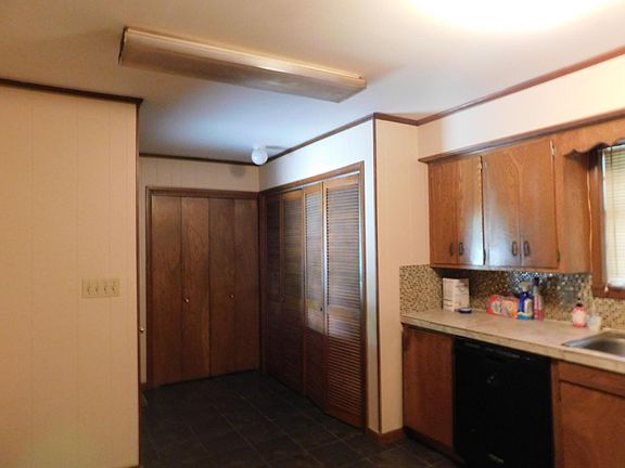 5th image of 700 E Fir St