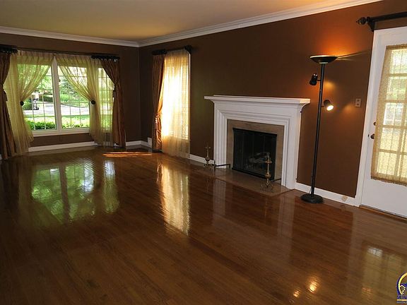 3rd image of 1401 SW Pembroke Ln