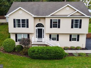 9 Hickory Rd, Carlisle, PA 17015