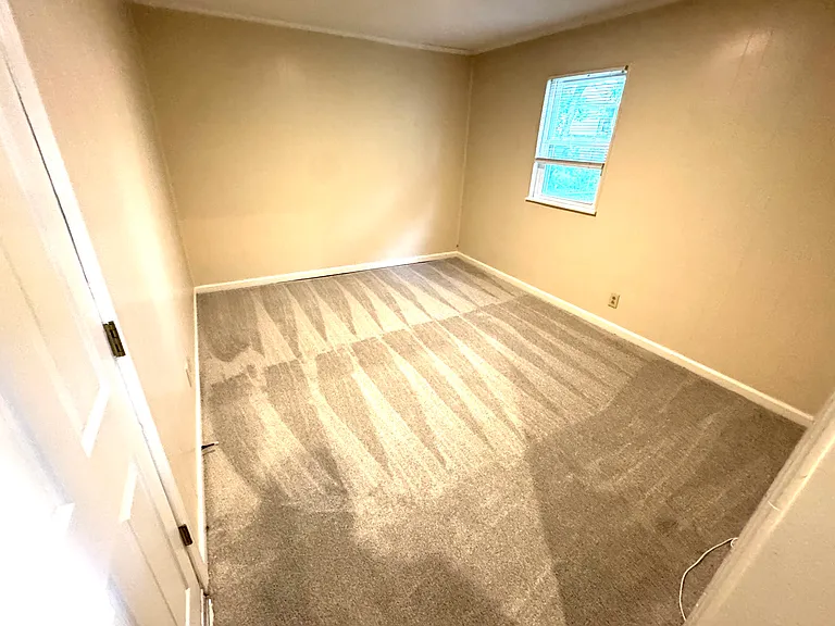 1414 E Haven Ln — Photo 5