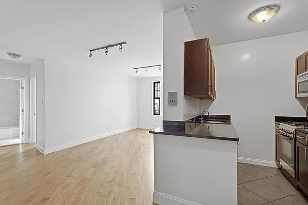 Rented by Anchor Associates | media 20