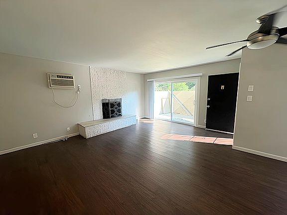 3rd image of 3915 Vineland Ave #1