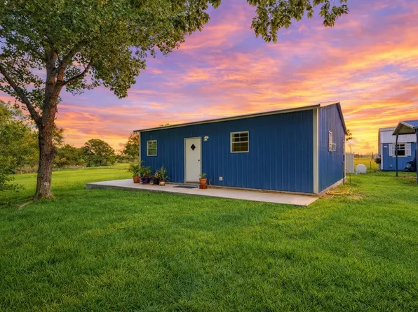 224 Old Coach Ln, Elgin, TX 78621