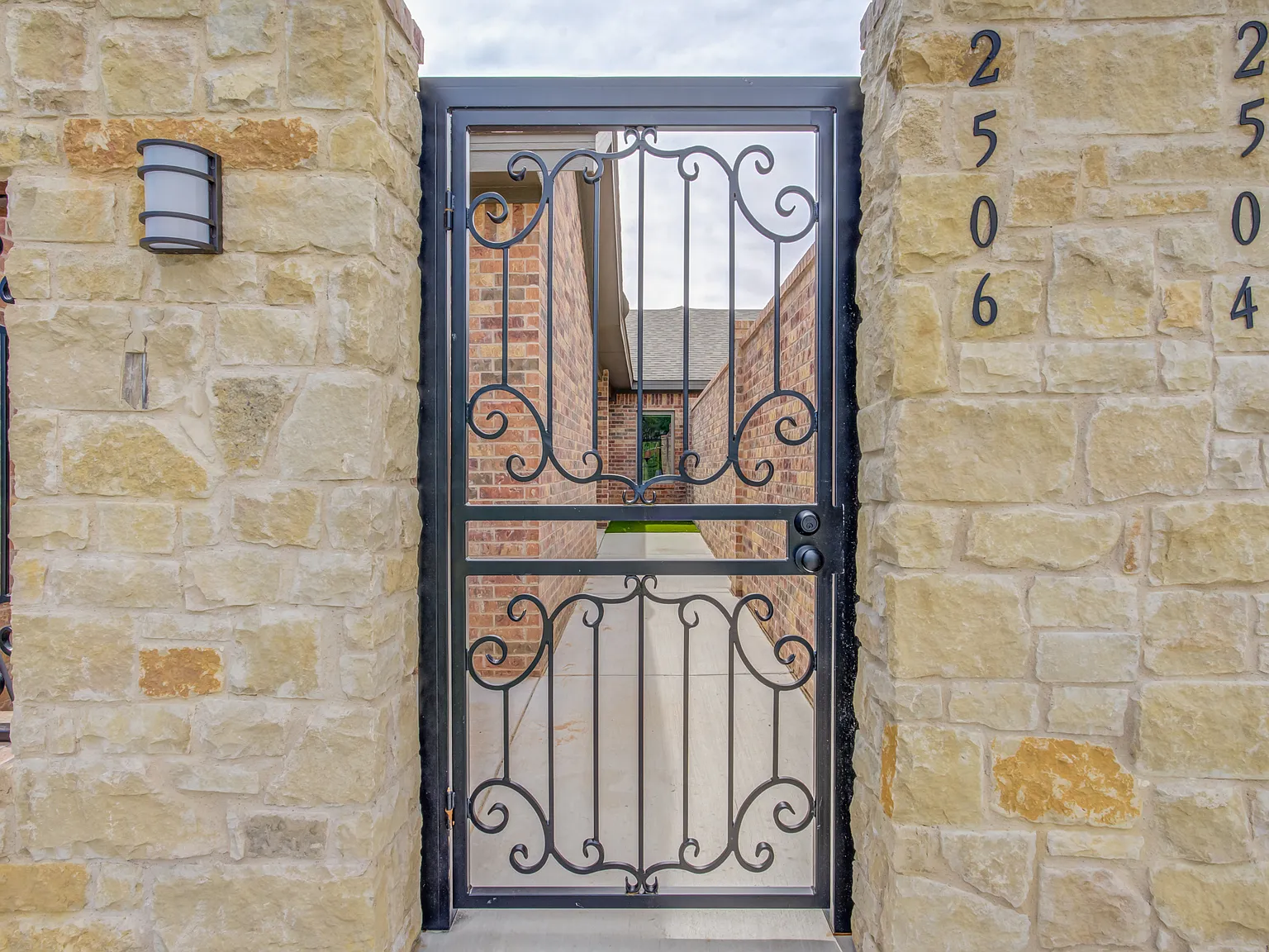 2 bed, 2.5 bath, 2054 sqft, $3,250 — Photo 4