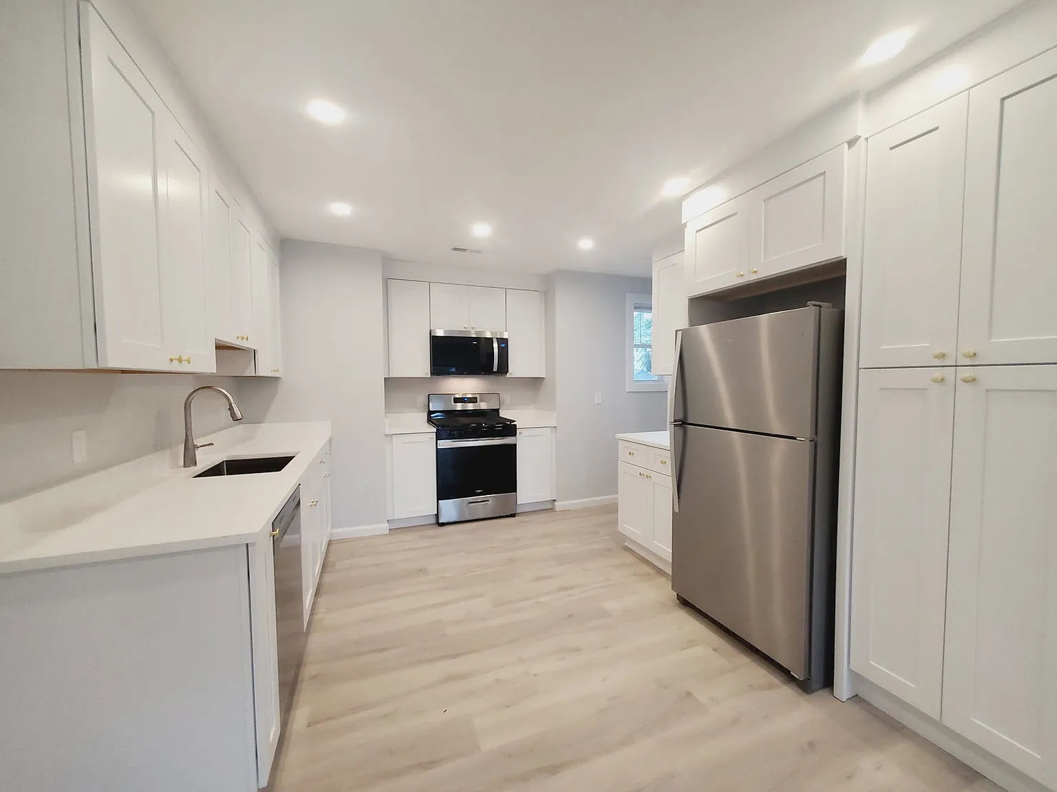 2 bed, 2.0 bath, 1560 sqft, $3,400 — Photo 2