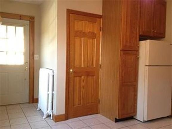 4th image of 129 Thacher St #129