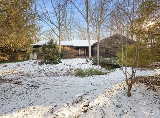 1405 Dunbar Hill Rd, Hamden, CT 06514