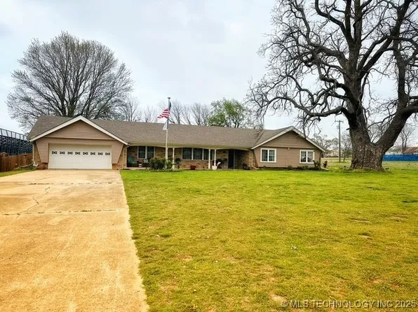1100 N Gulf St, Holdenville, OK 74848