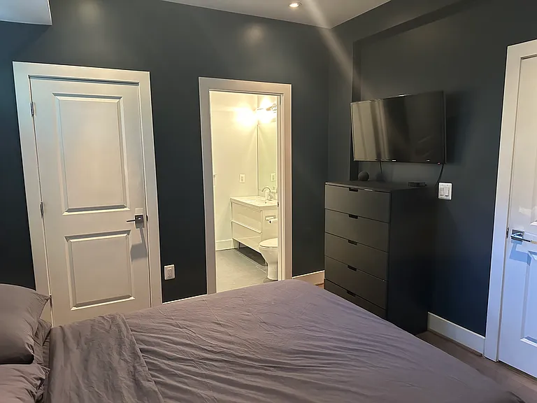 Bedroom with ensuite