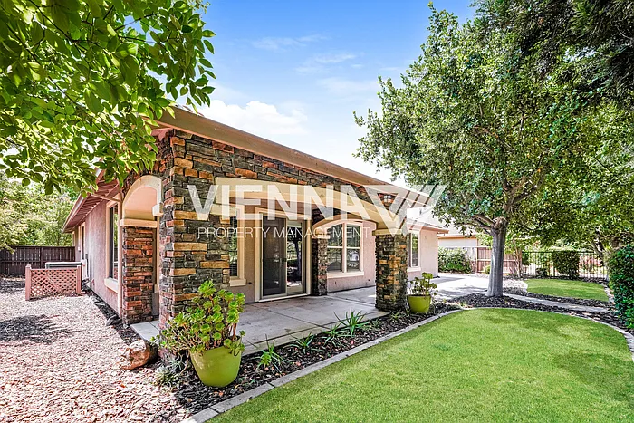 1014 Waterford Dr — Photo 20