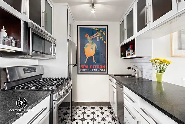 Sold by Coldwell Banker Warburg | media 4