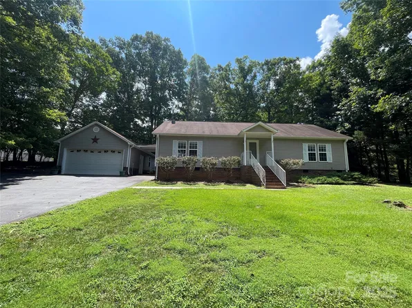 136 Lantern Ct, Troy, NC 27371