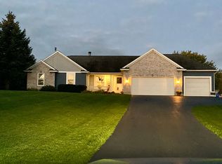 10235 S Ridge Dr SE, Caledonia, MI 49316