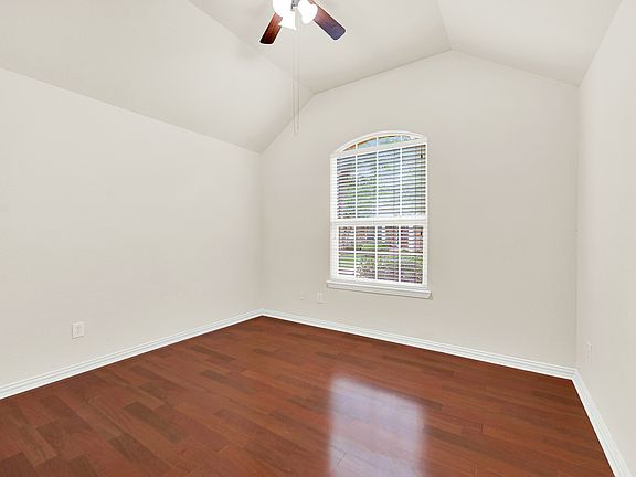 3rd image of 5305 Hampshire Dr