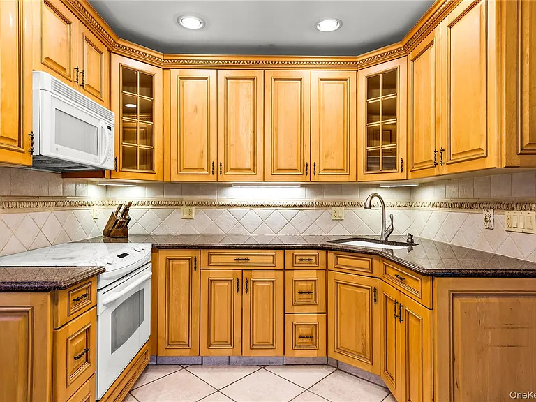 54 Edgewood Rd — Photo 7