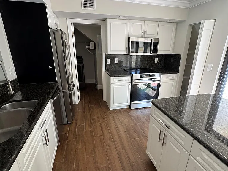 7741 La Mirada Dr — Photo 11