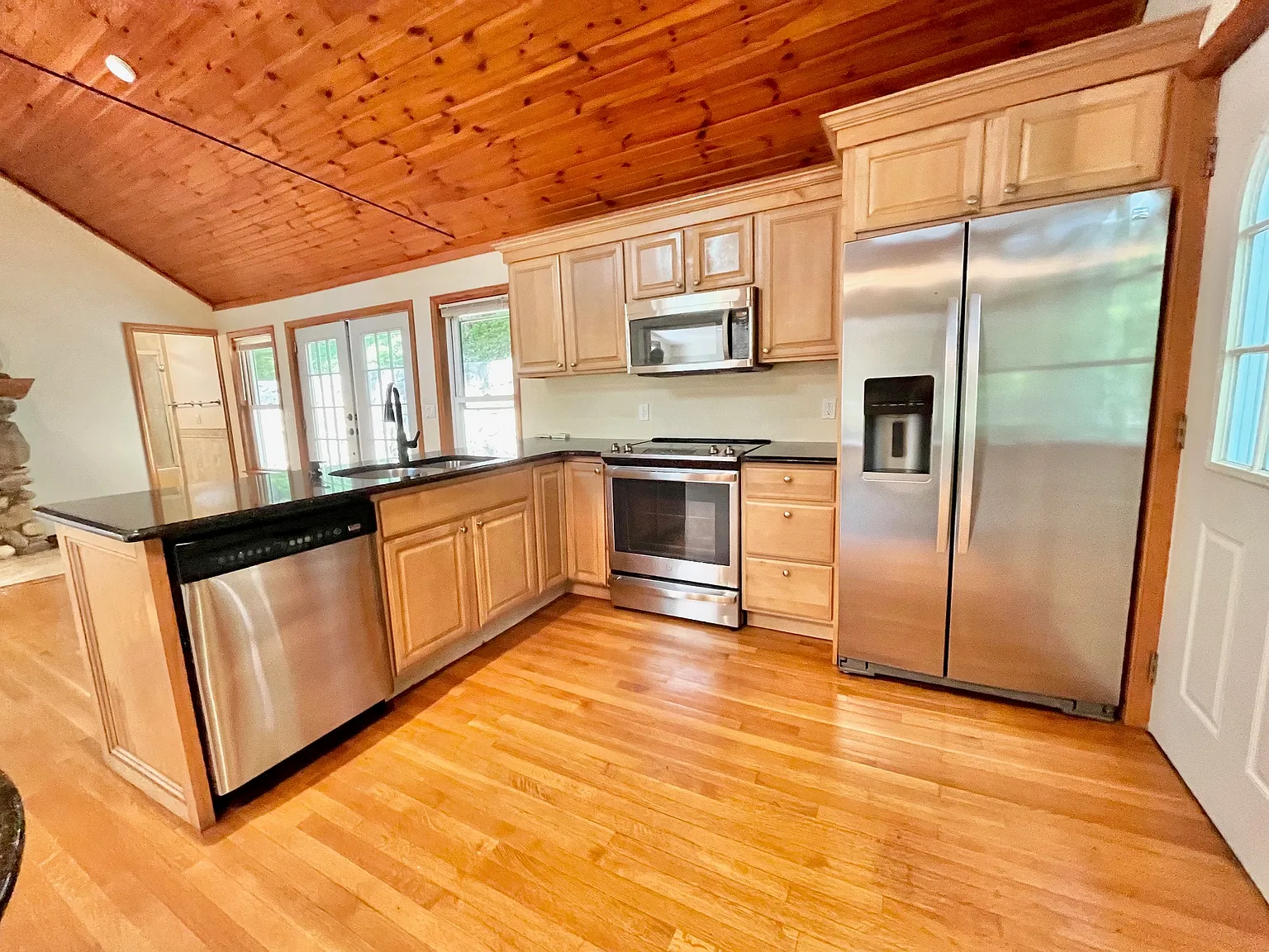 2 bed, $3,095 — Photo 2