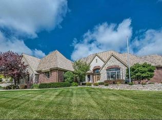 1902 E Juniper Way, Hartland, WI 53029