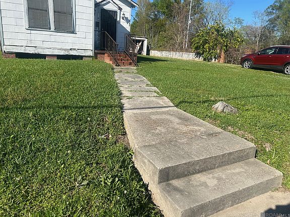 3rd image of 3761 North St