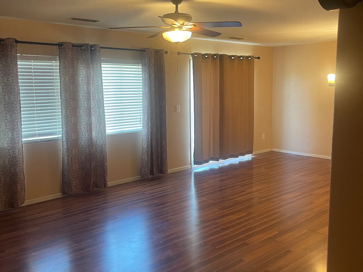 5 bed, 1600 sqft, $2,750 — Photo 3