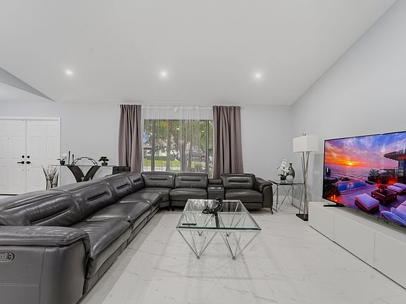 5th image of 606 Juniper Pl