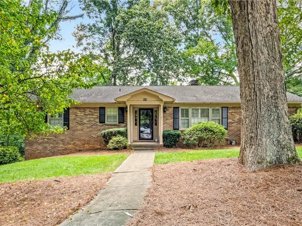 560 Kelway Place, Winston Salem, NC 27104