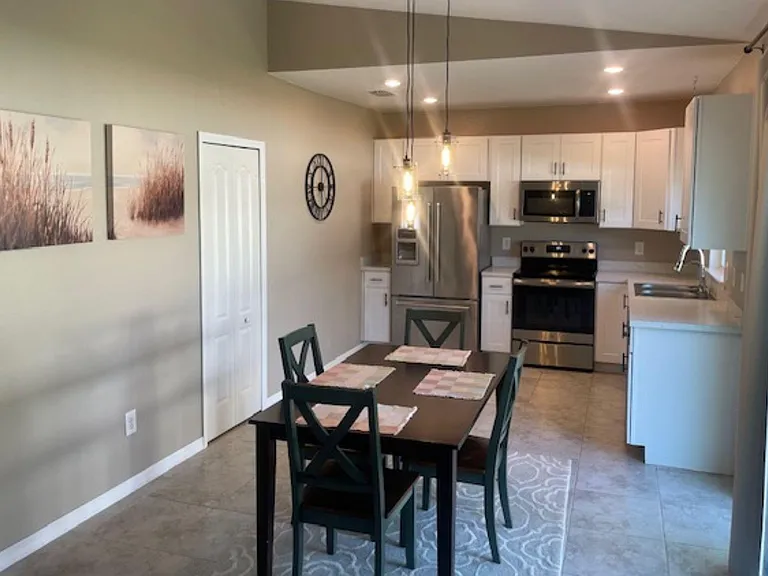 Dining/kitchen