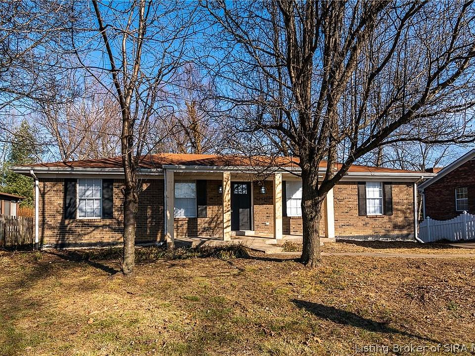 1st image of 810 Castlewood Dr