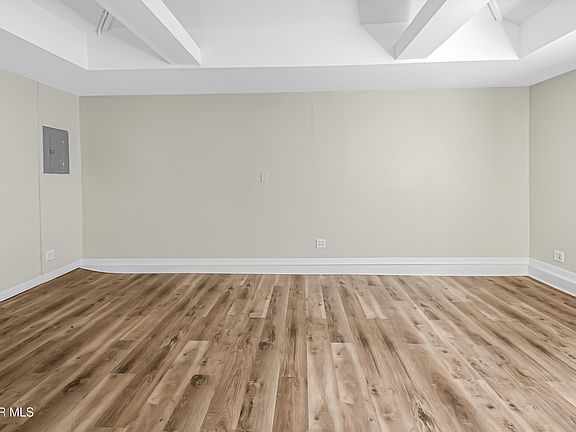 5th image of 44503 Fern Ave