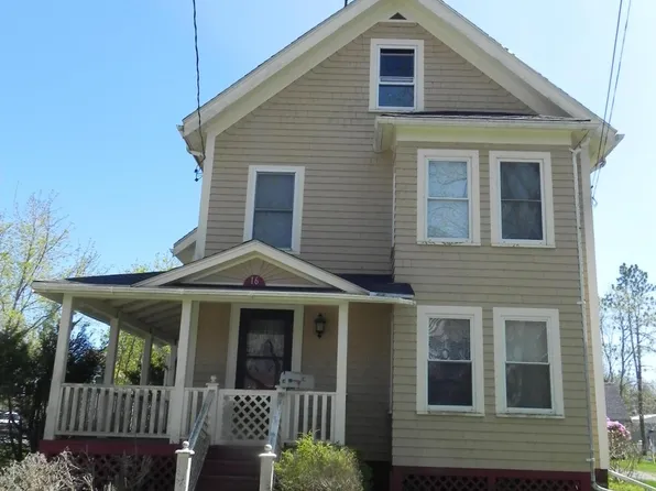 16 Charles Street, Machias, ME 04654