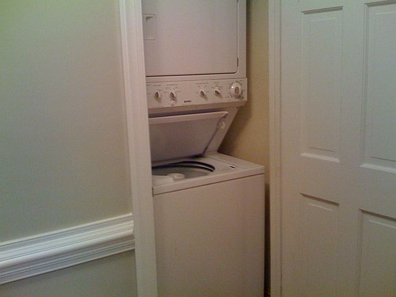 1st Floor laundry included