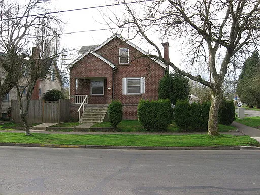506 NE Jackson St photo 1