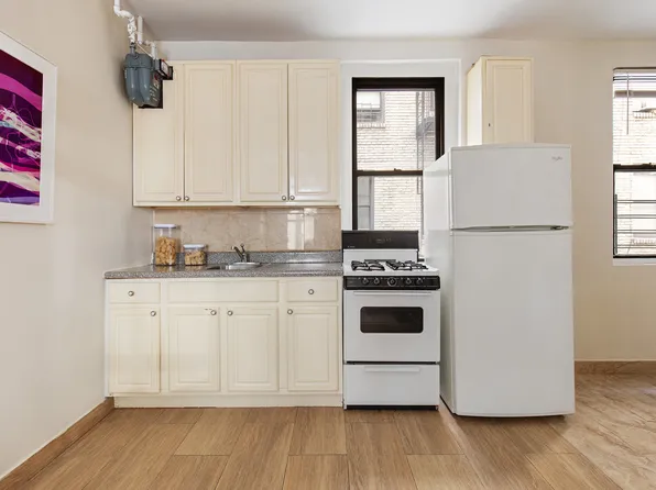 21-38 35th Street image 3 of 6