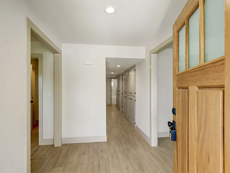 965 Jonas Ave — Photo 4