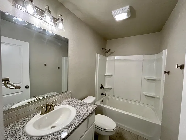 13706 Avenue R — Photo 9