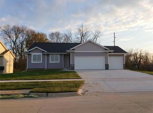 1433 Petrus Dr NE, Cedar Rapids, IA 52402