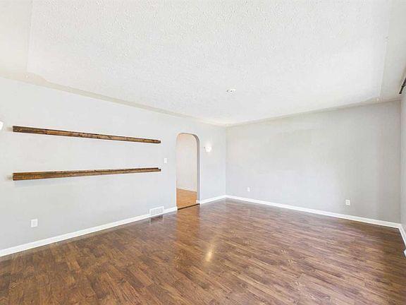 5th image of 4715 W 43a Ave