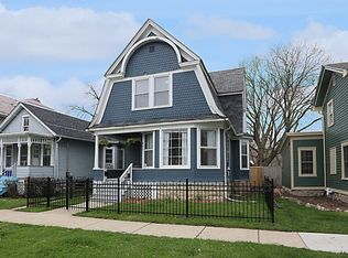 421 Spruce St, Aurora, IL 60506