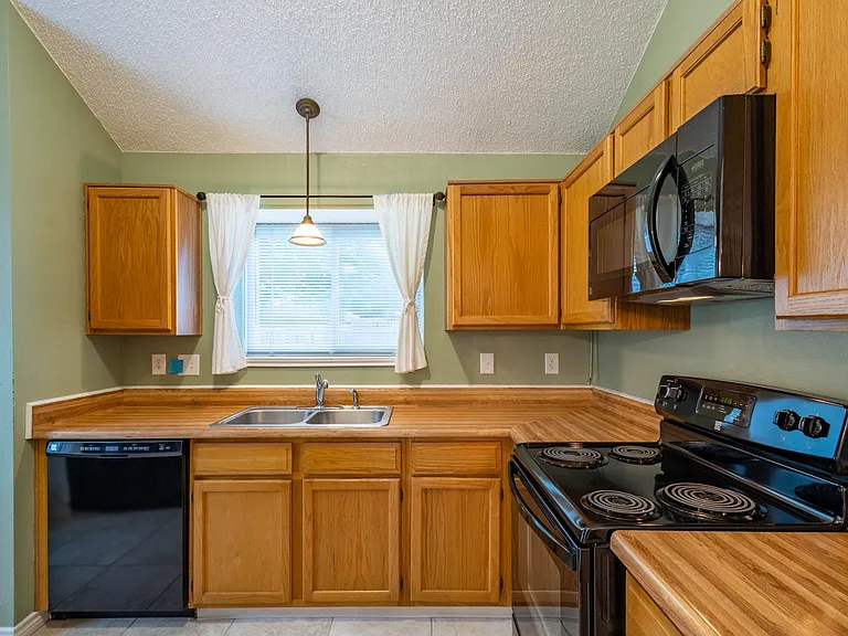 1526 Haven Pl — Photo 10