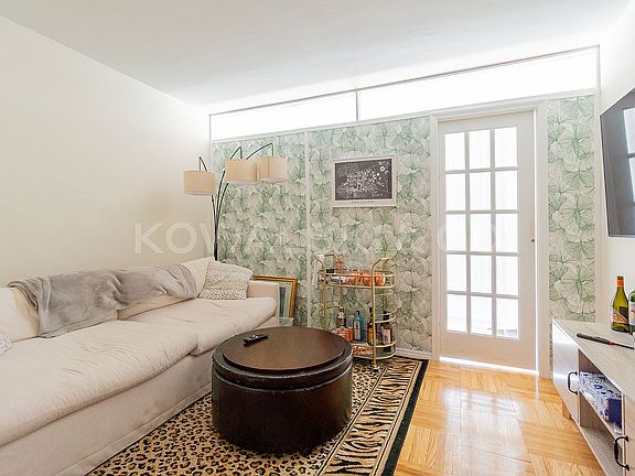 4th image of 435 E 77th St APT 4C