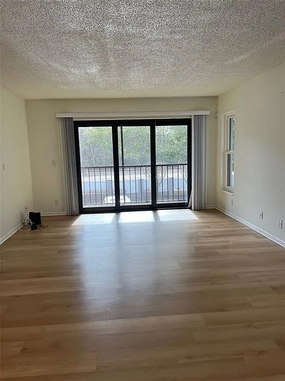 2 bed, 2.0 bath, 1025 sqft, $1,550 — Photo 2