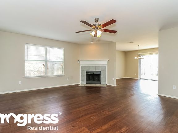 3rd image of 4928 Meadow Trails Dr
