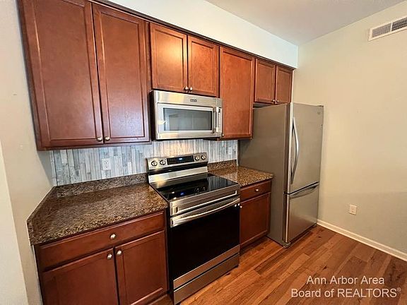 4th image of 1007 E Summerfield Glen Cir