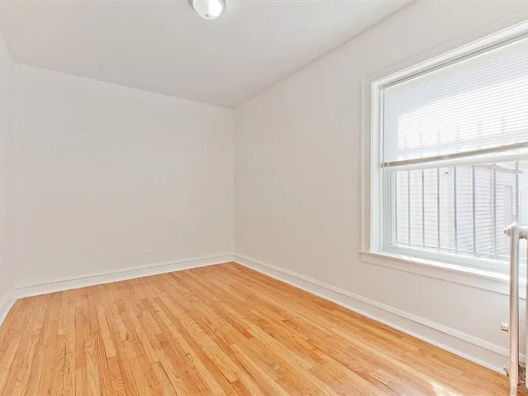 11932 S Stewart Ave — Photo 4