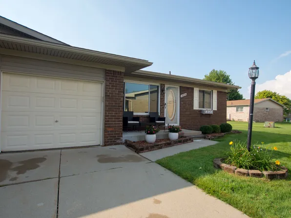 28538 Dino Cir, Chesterfield, MI 48047