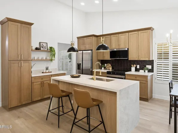 7001 W TOPEKA Drive, Glendale, AZ 85308